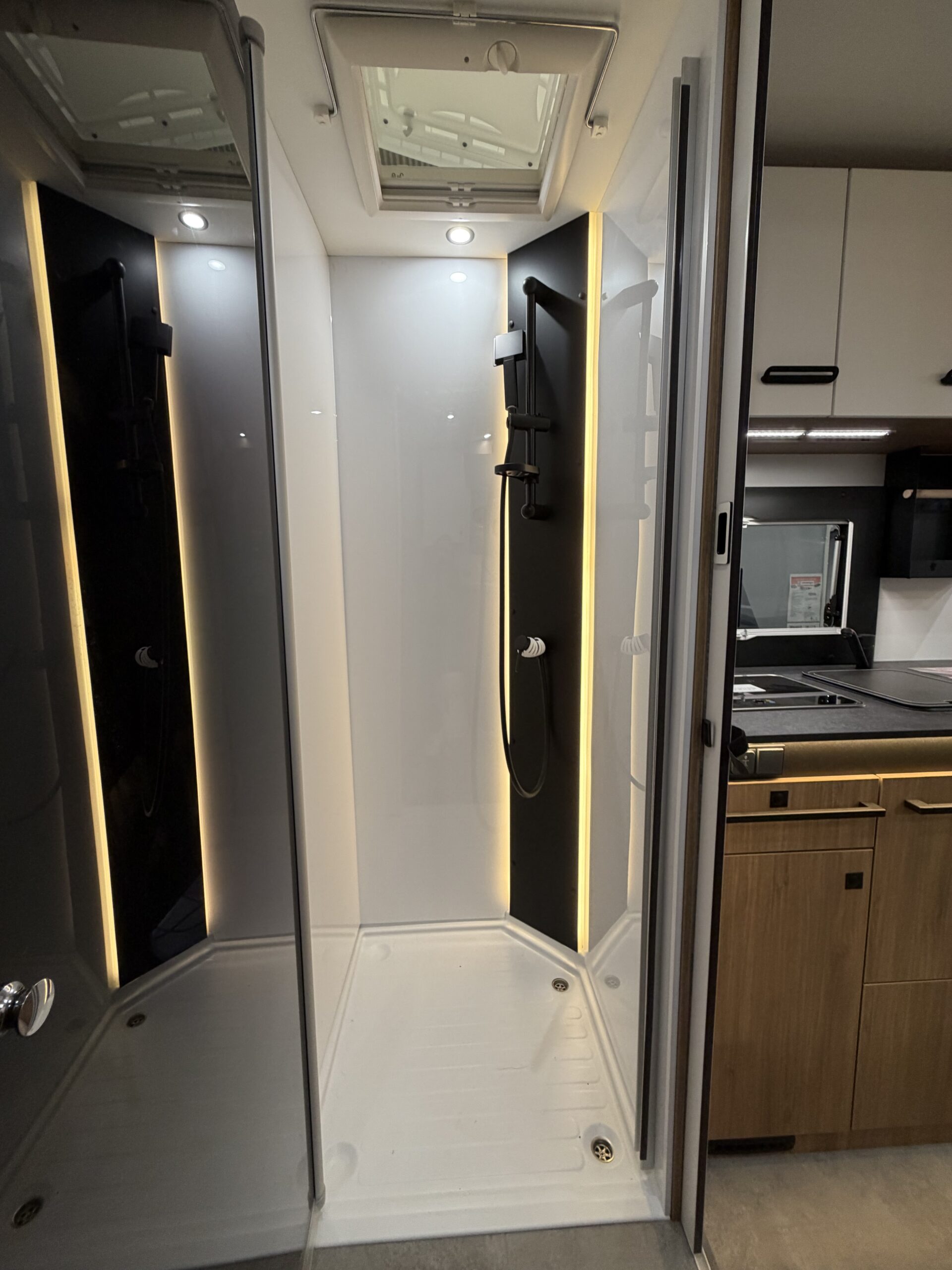 
								Challenger 260 graphite edition full									