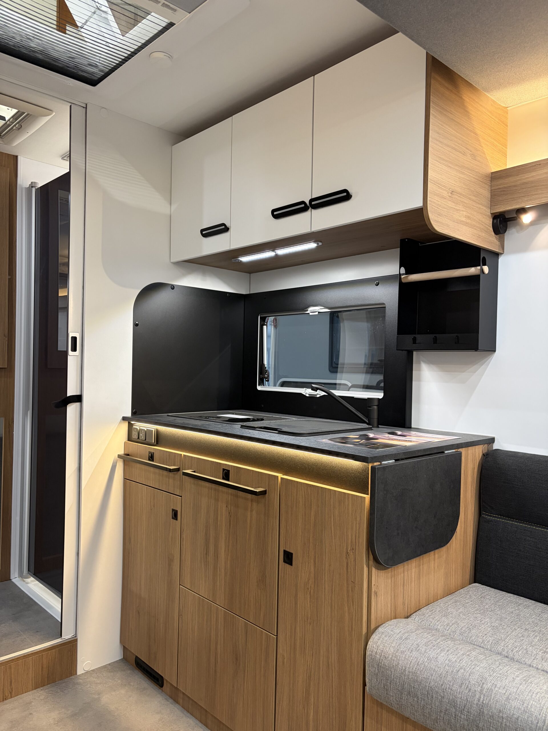 
								Challenger 260 graphite edition full									