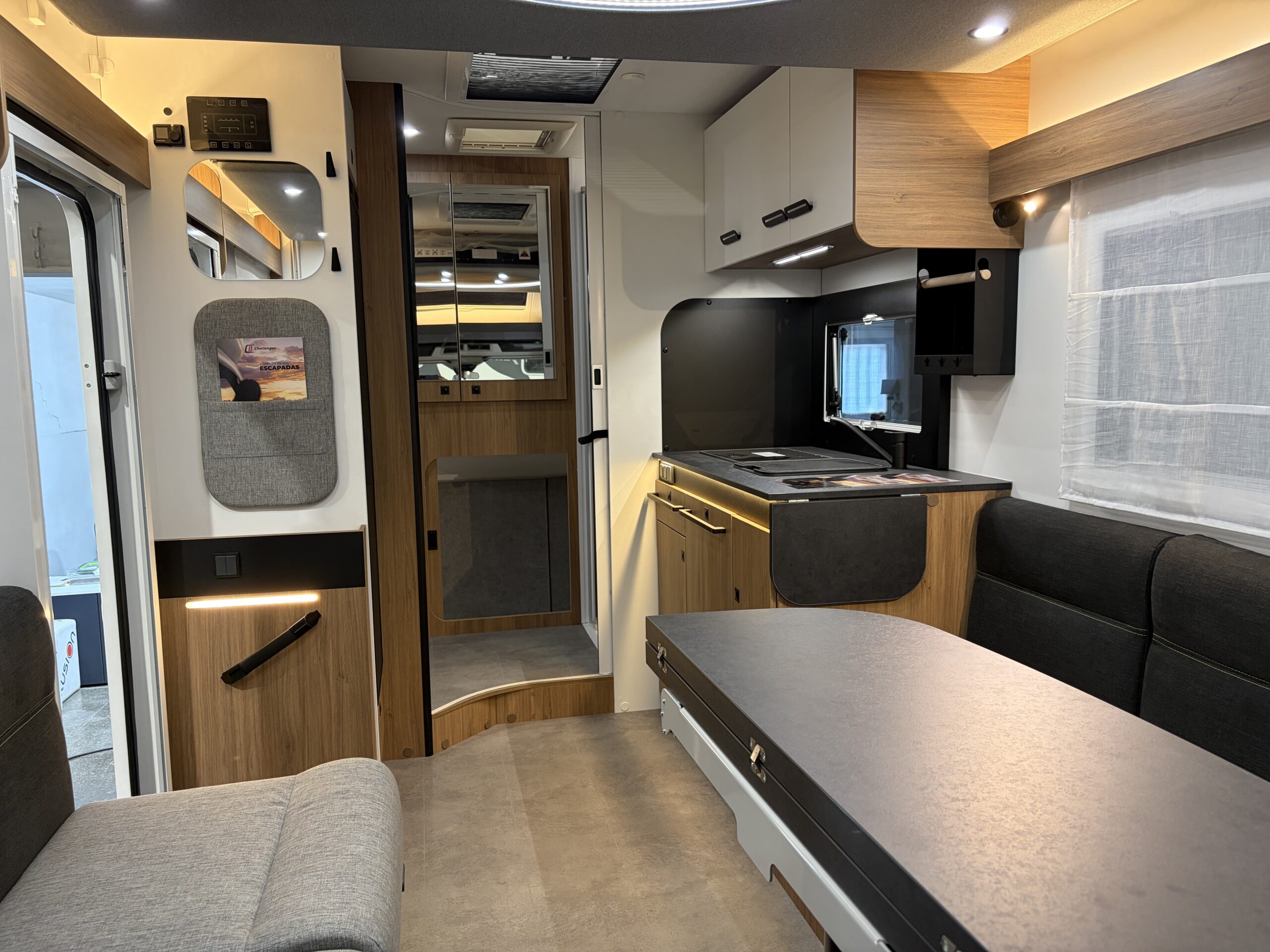 
								Challenger 260 graphite edition full									