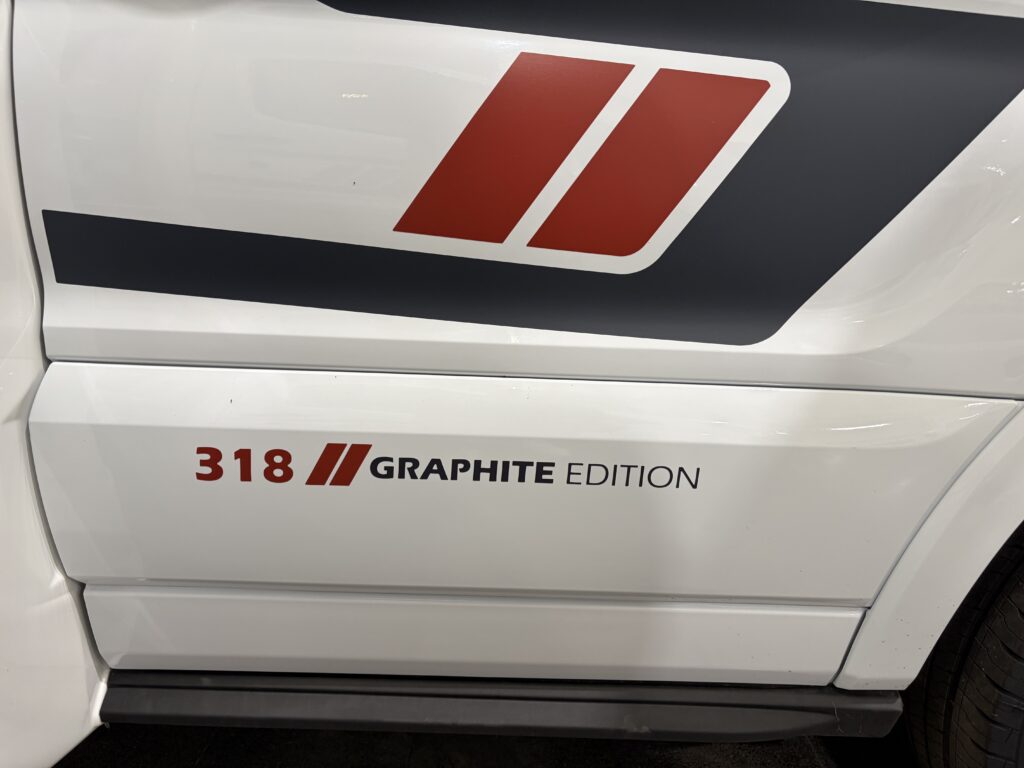 Challenger 318 Graphite Edition