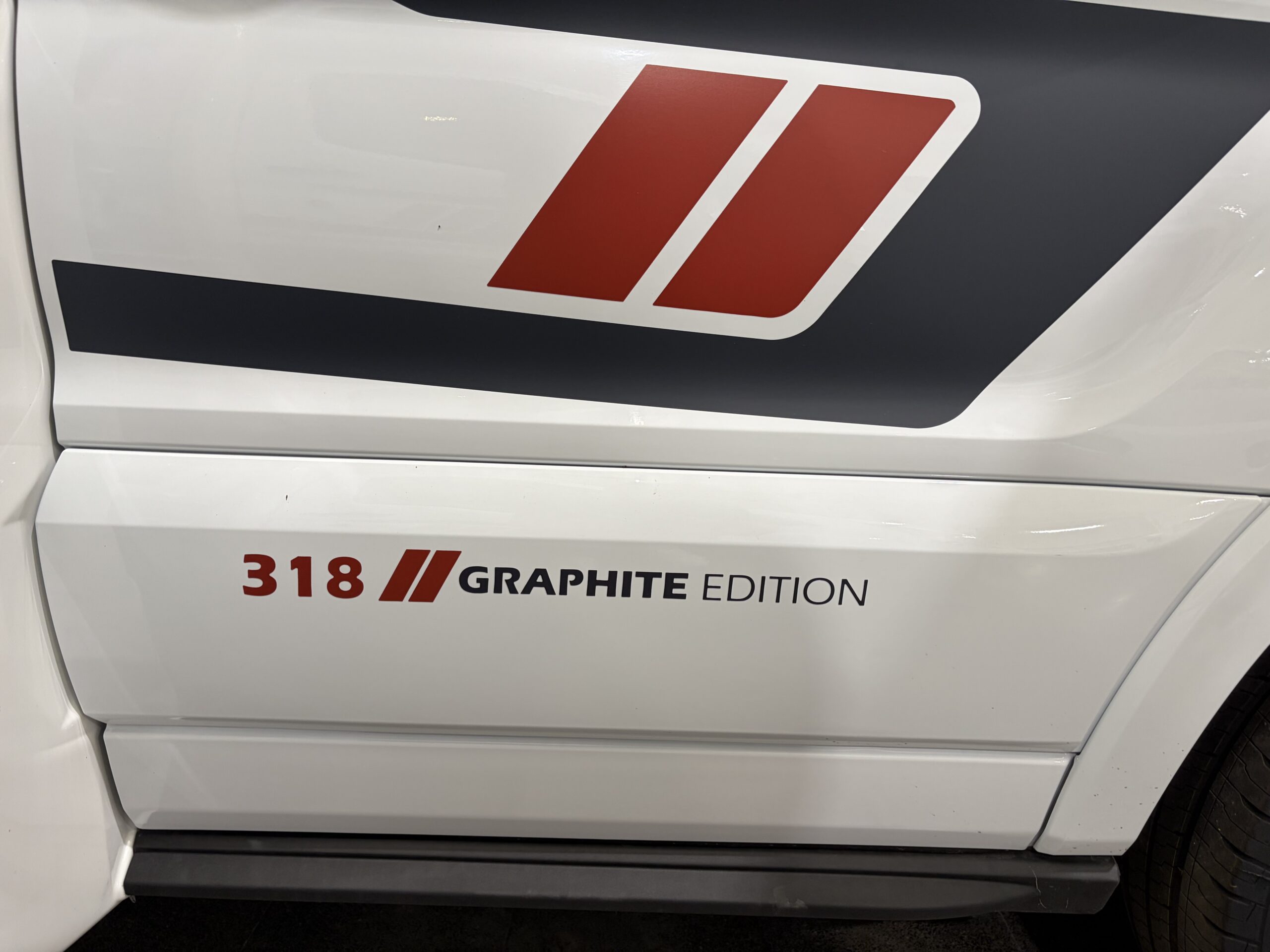 Challenger 318 Graphite Edition