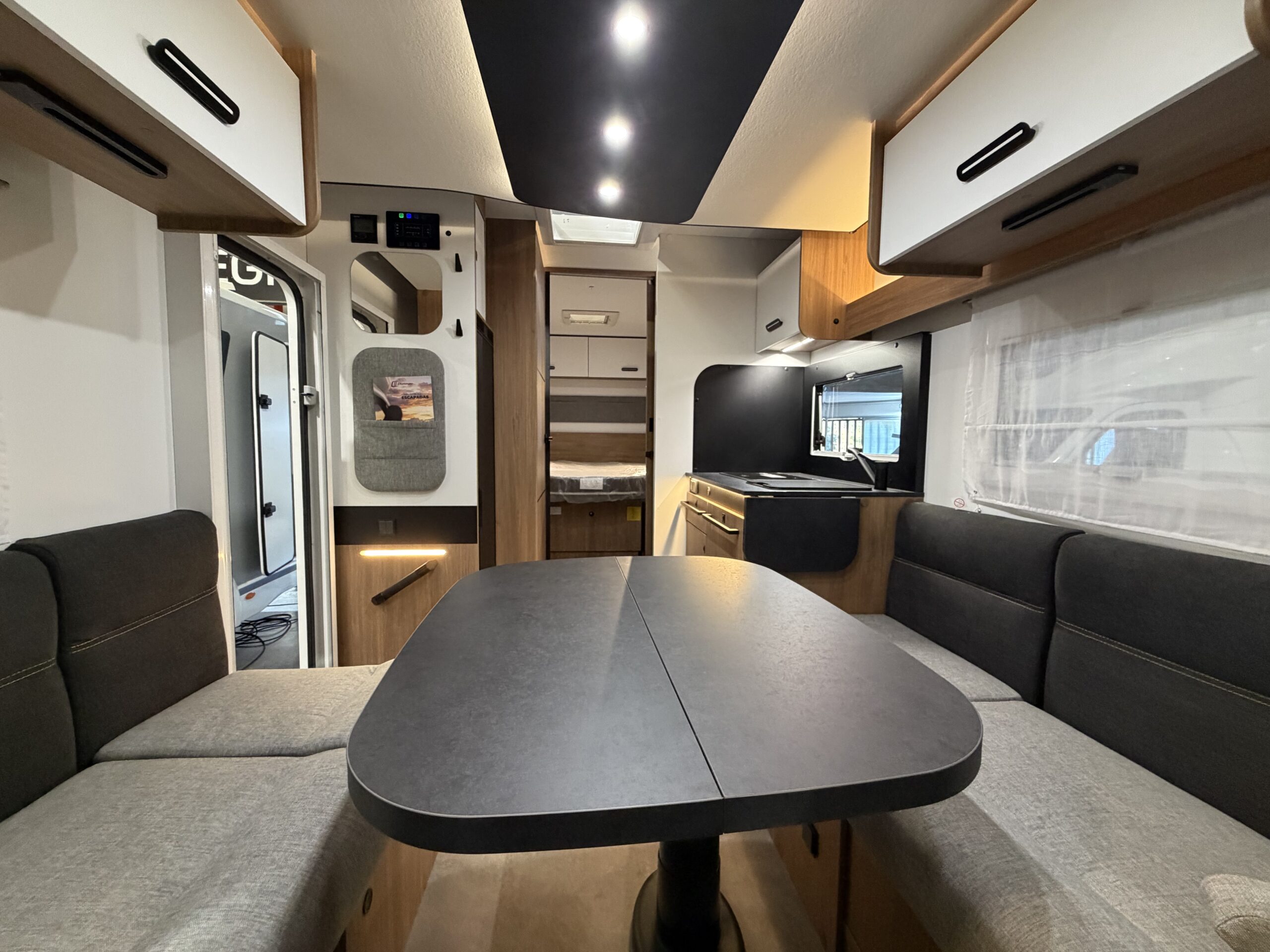 
								Challenger 318 Graphite Edition full									