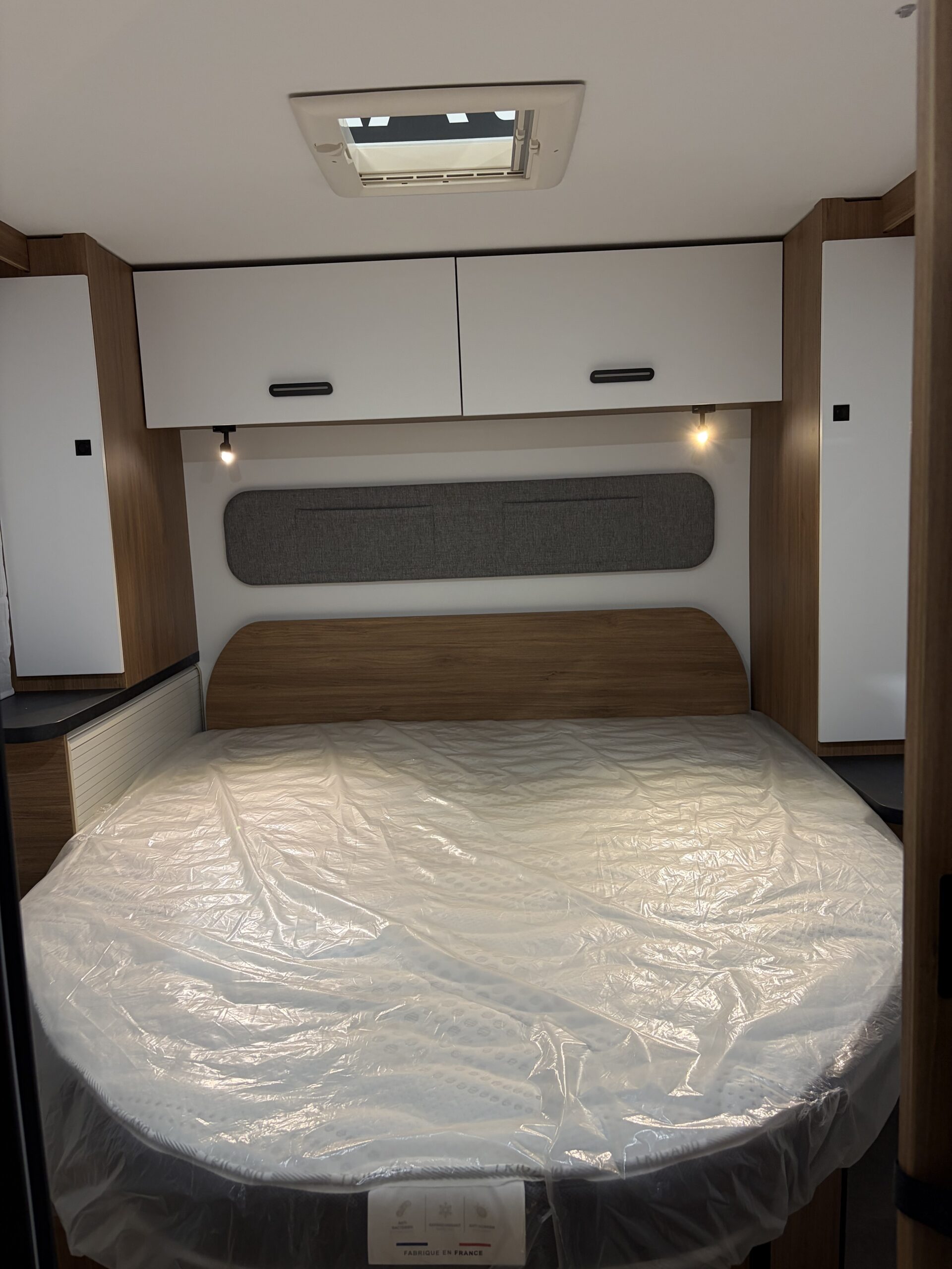 
								Challenger 318 Graphite Edition full									