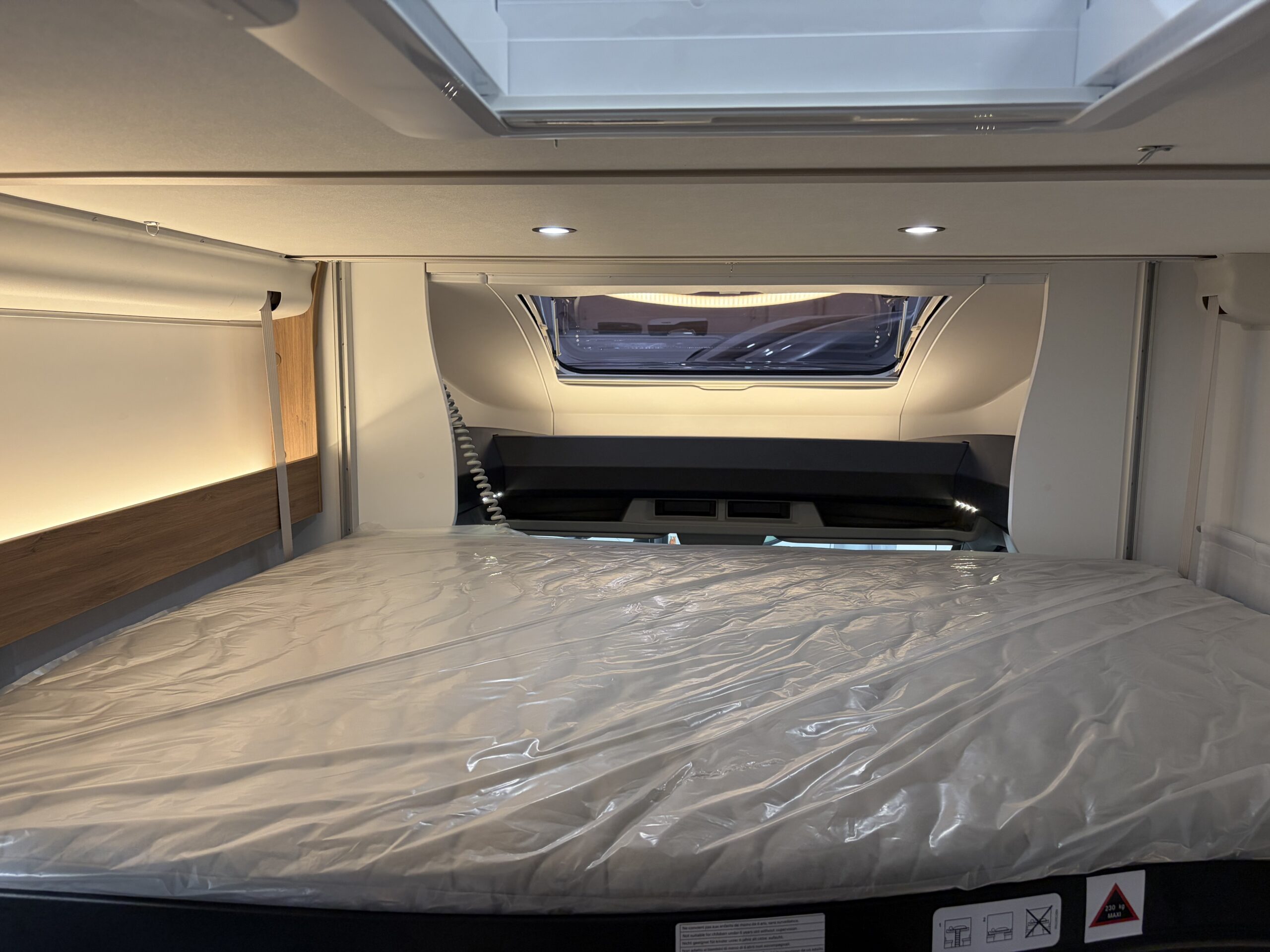 
								Challenger 318 Graphite Edition full									