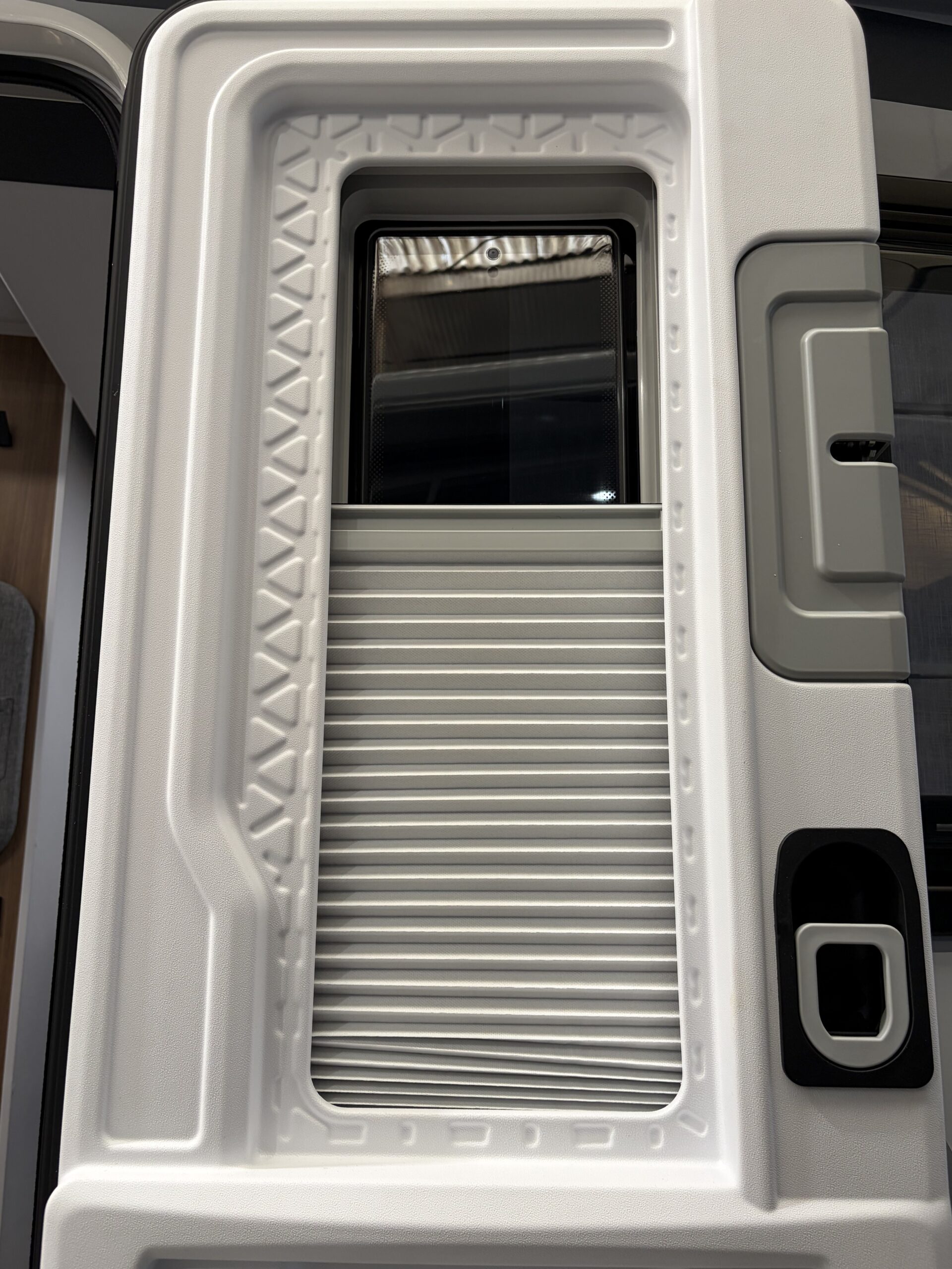 
								Challenger S294 Graphite Edition full									